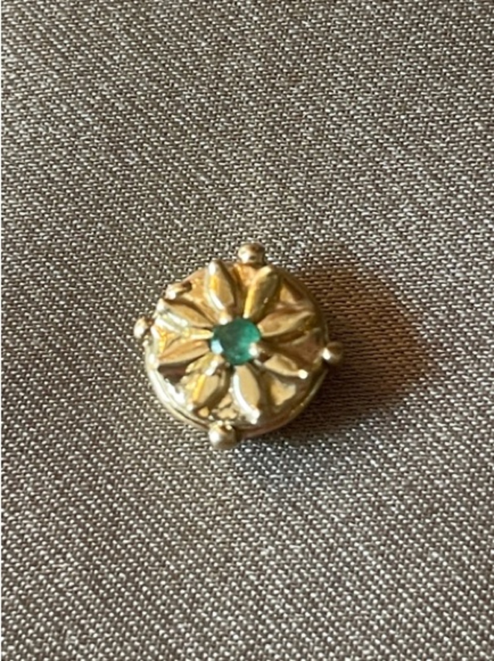 Vintage 14K Yellow Gold Emerald Starburst Flower Slide Bracelet Charm